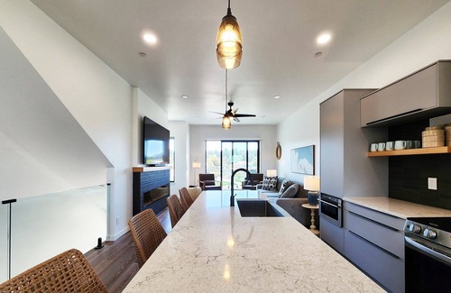 Waldport House | New Townhouse! Hot Tub! Dog Friendly! Short Walk to the Beach!