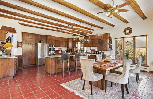 Canoncito House | NEW! Tranquil Home |15 min to Santa Fe Plaza | Perfect for Groups | Dogs ok
