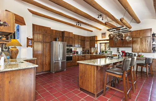Canoncito House | NEW! Tranquil Home |15 min to Santa Fe Plaza | Perfect for Groups | Dogs ok