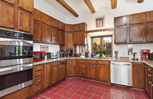 Canoncito House | NEW! Tranquil Home Nestled in the Santa Fe Hills |15 min to Plaza - Pet ok!