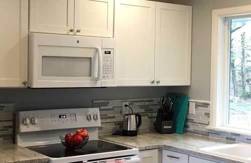 Waldport House | NEW! Tranquil Oceanfront Gem with Hot-tub 3 BDRM + Den, 3 BATH