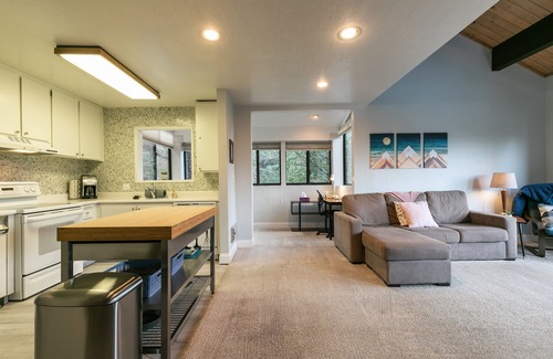Truckee Condo | New! Tranquil retreat at Tahoe Donner ski bowl