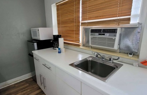 Wynwood Art District Condo | ✨New, Trendy, Cool Wynwood Flat-12