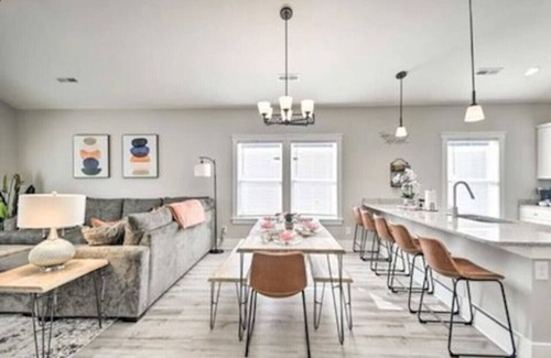 Little River House | New Tucked Away Quiet Beach Haven