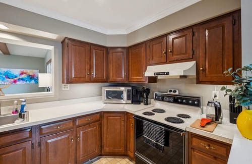 Seminary Hill House | NEW! Uline Hospitality (4-Bedroom Home)