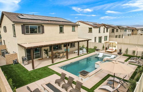 Coachella House | New Unbelievable Resort Pool Home - 6 King Beds