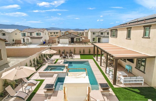 Coachella House | New Unbelievable Resort Pool Home - 6 King Beds
