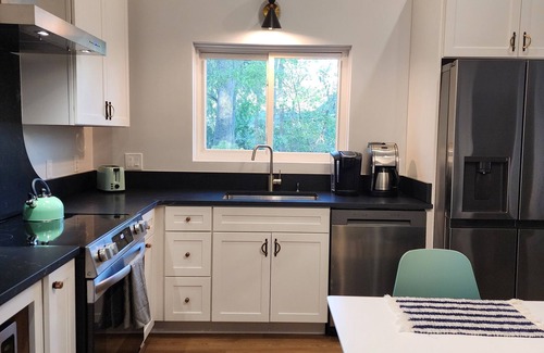 Talahi Island Cottage | New, unique custom-built cottage, between Savannah and Tybee Island.