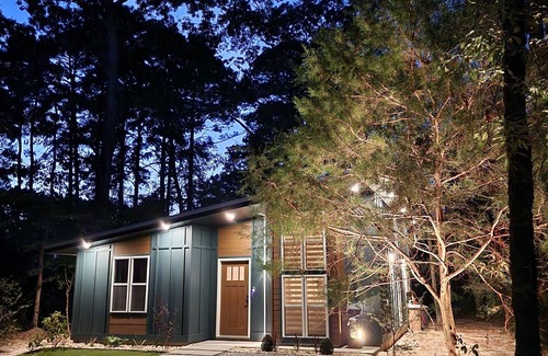 Talahi Island Cottage | New, unique custom-built cottage, between Savannah and Tybee Island.