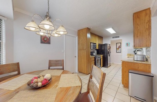 Northeast Heights House | NEW Updated, Private 3/2 Home(King)Near Balloon Fiesta Park, Quiet Neighborhood!