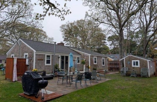 West Dennis Cottage | New updates! Relaxing cottage, Walk to Beach 10 min. to South Village Beach 🏖️