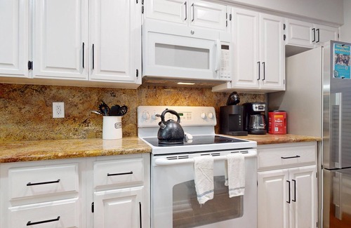 New Braunfels Condo | NEW* Upgraded waterfront Comal River Condo C203 : Free Tubes with Rental!