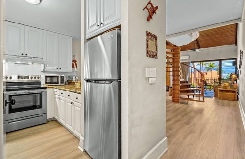 Kihei Condo | New Upgrades! Tropical Decor Penthouse, Gr8 Ocean Views Full A/C Close 2 beach