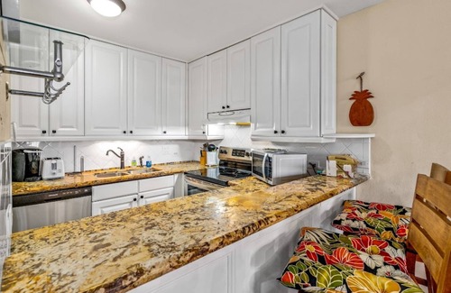 Kihei Condo | New Upgrades! Tropical Decor Penthouse, Gr8 Ocean Views Full A/C Close 2 beach