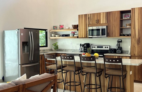Uvita House | New Uvita rental. Great neighborhood. Walk to beach, sleeps 6, pool, AC, WiFi.