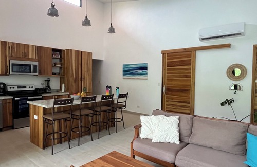 Uvita House | New Uvita rental. Great neighborhood. Walk to beach, sleeps 6, pool, AC, WiFi.