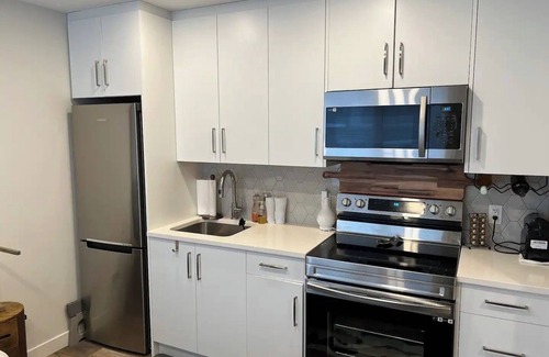 Canmore Apartment | New Vacation Studio - Mountain Views