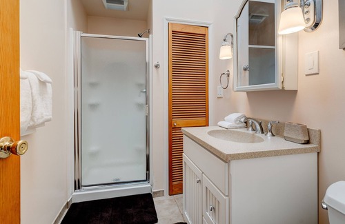 East Haven  Rutland County Cabin | NEW!! VERMONT GETAWAY| PET FRIENDLY | KILLINGTON RESORT in 20 min | A/C