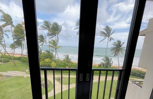 Candelero Abajo House | New Villa Listing 20 yards from Beach