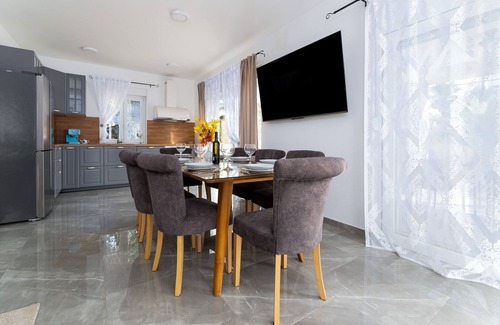 Pinezici Villa | New villa with pool, beach - TRAVELER Reisebüro Krk - ID 2400