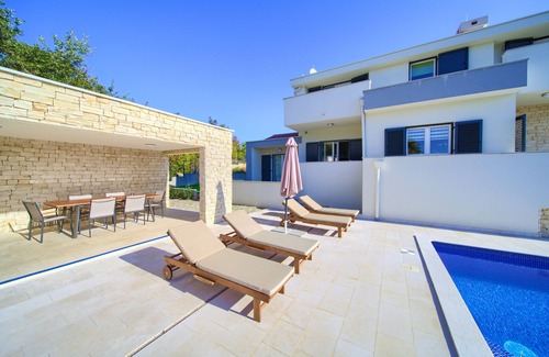 Risika Villa | New villa with pool, sandy beach, quiet location- TRAVELER Reiseburo Krk ID 2215