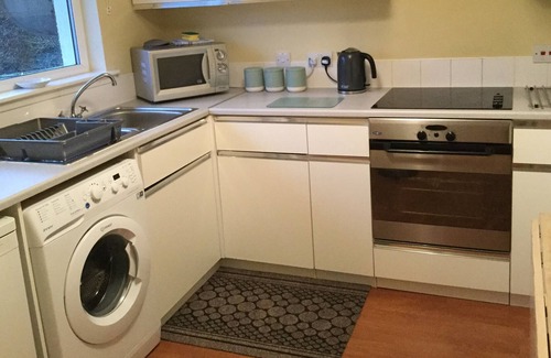 Crianlarich House | New Village apartment close to train station.