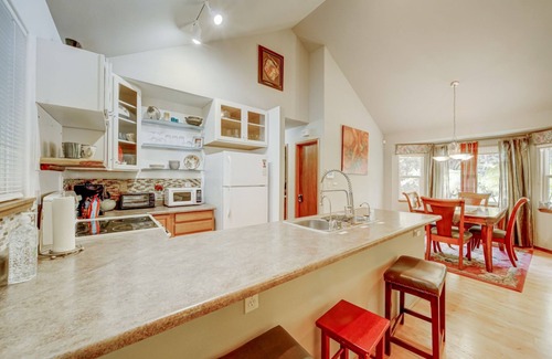 Volcano House | *NEW*Volcano Cottage A-Close to Volcano Nat'l Park