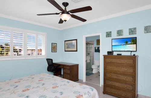 Marathon House | NEW w Private Pool close to the beach plus parking, 30 ft dockage, private yard