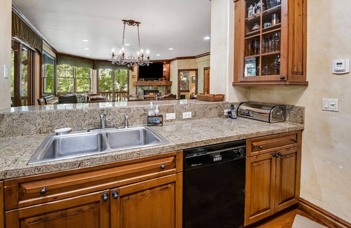 Avon House | New! Walk to Avon | On Eagle Trail | Near Bus Stop | Amenities | Views