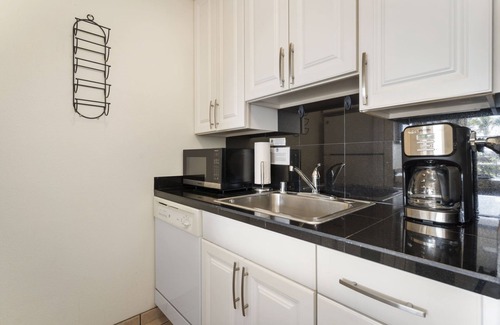 Kihei Condo | New! Walk to beach. Grill, pool, tennis! A Safe Place to Stay