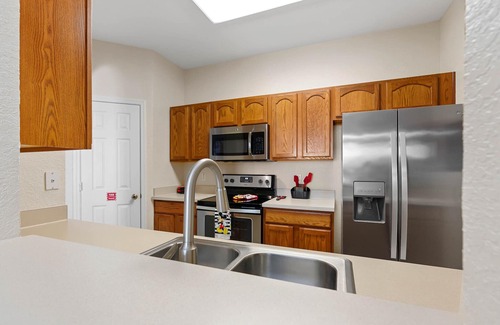 Windsor Hills Condo | 🏝New Water Park! Huge Pool, 5 Minutes to Disney World!🏝