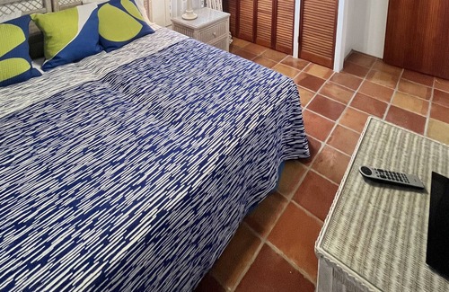 St. Thomas Cottage | NEW!!!! Waterfront Beach House with Secluded Private Beach