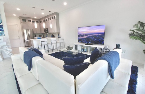 Stuart House | New - Waterfront Home in Port Salerno - Stuart - Private Boat Dock & Boat Lift - Community Pool.