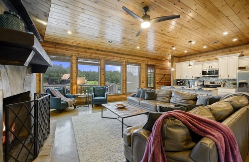 Broken Bow Cabin | NEW! Waterfront Pond Cabin:Kayak, Fish,GameRoom