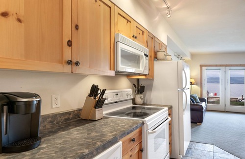 Polson Condo | New! Waterfront Studio near Glacier!
