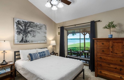 April Sound House | NEW! Waterfront, Wrap-Around Deck, Stunning Lake Conroe View, Spacious, Grill, King Bed