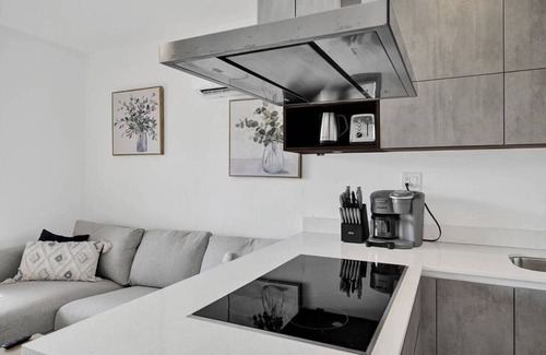 North Beach Apartment | New ! Waves On Walnut # 3