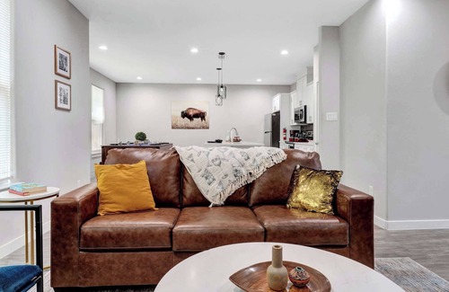 Waxahachie House | New* Waxahachie 4Bd Walk Up, BackYard Oasis, 10 Mi to BS&W & Nolan University. G