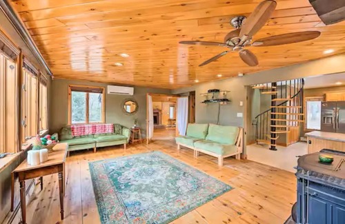 Thornton House | NEW! White Mountains View Escape