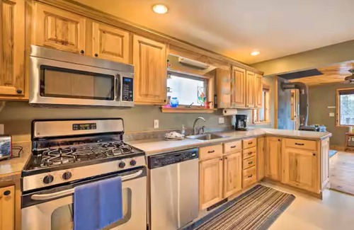 Thornton House | NEW! White Mountains View Escape