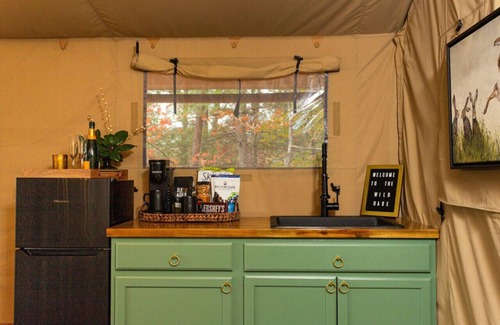 Townsend RV Rental | NEW* “Wild Hare” Luxury Glamping Tent for 2