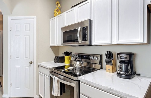 Windsor Hills Condo | New! Windsor Hills Galaxy's Edge Home, 2mi to Disney!