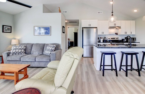 Morehead City House | New with Water Views, Pet Friendly, 5 minutes from Historic Beaufort Waterfront.