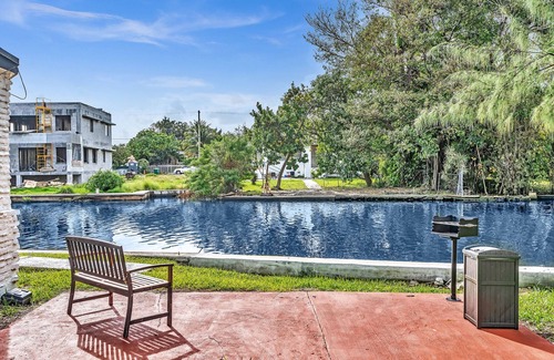 Northeast Miami Apartment | New Year and Holiday Charming Miami Riverfront!