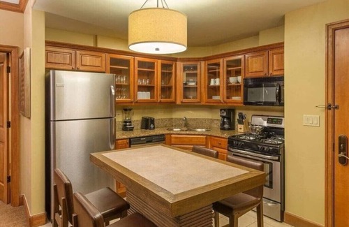 Peak 9 Resort | -New Year Ski Week, 2BR/2BA, Valdoro Mountain Lodge, Breckenridge, Colorado