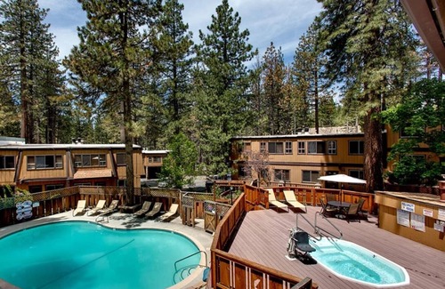 South Lake Tahoe House | NEW YEARS/January Break - 3 Bdrm Townhouse @ CA base of Heavenly Ski Resort