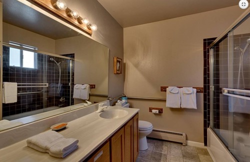South Lake Tahoe House | NEW YEARS/January Break - 3 Bdrm Townhouse @ CA base of Heavenly Ski Resort