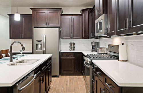 Hurricane House | NEW! Zions Village Luxurious Rental 7 Bedroom/6 Bath w/private hot tub