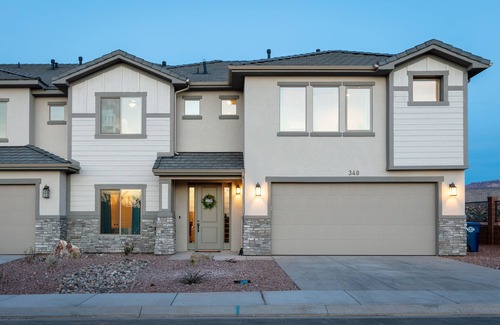 Hurricane House | NEW! Zions Village Luxurious Rental 7 Bedroom/6 Bath w/private hot tub