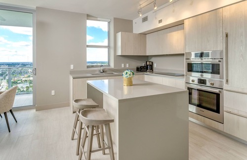 South Lake Apartment | New2019 SW Corner 3BR Condo with Amazing WaterViews/Full Gourmet Kitchen SubZero&Bosch Appliances